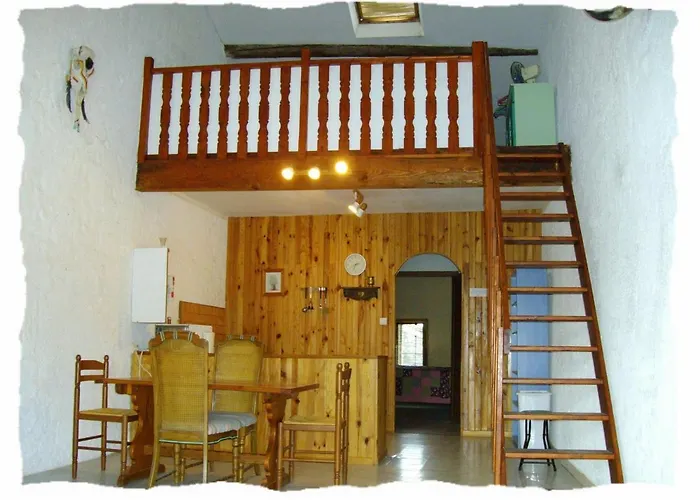 Maison St Georges 3* Coursan